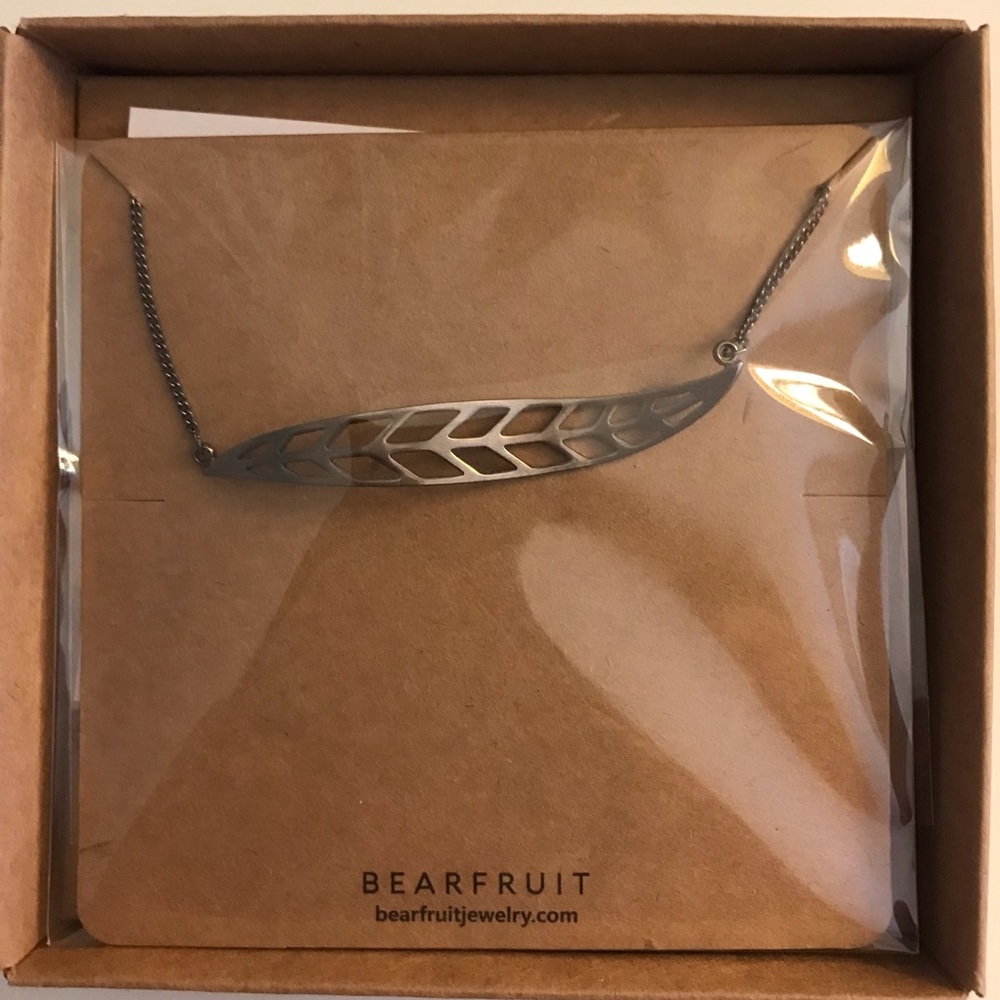 Long leaf necklace